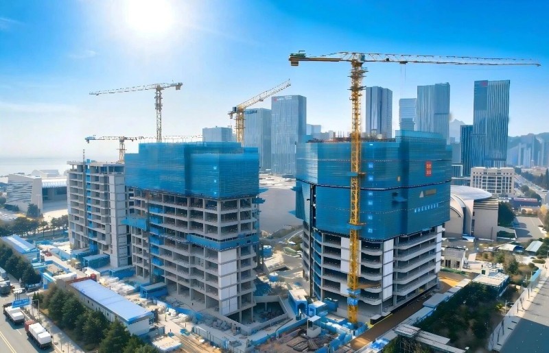 Juhli suurella tavalla Qingdao Fortune Finance -innovaatiokeskuksen onnistuneen ydinrakenteen täydentämistä
