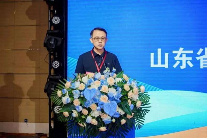 Keskity globaaliin kehitykseen: Shandongin teräsrakenneteollisuusyhdistys järjesti menestyksekkäästi teollisuuden kansainvälistymistä käsittelevän kokemustenvaihtokonferenssin