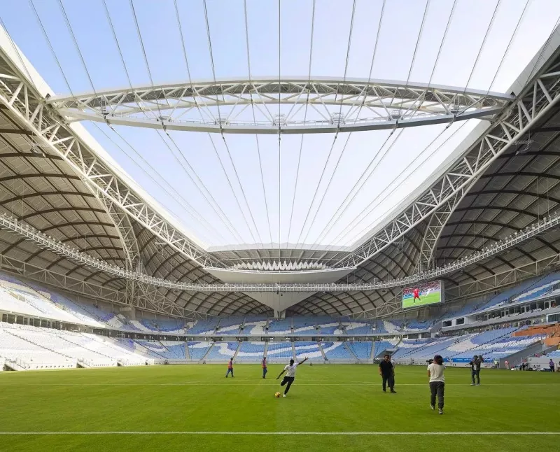 Stadionin teräsrakenteiden rakentaminen