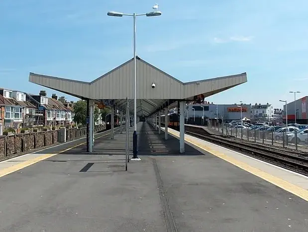Steel Frame Island Platform Katos
